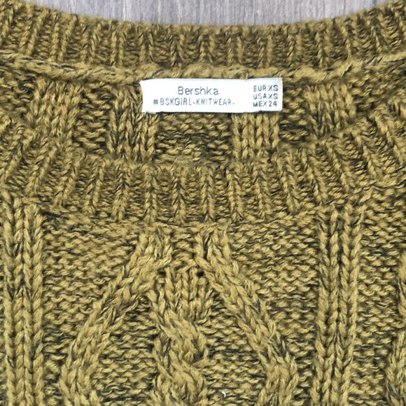 Bershka cropped cable knit sweater olive green XS side slit - Picture 4 of 5
